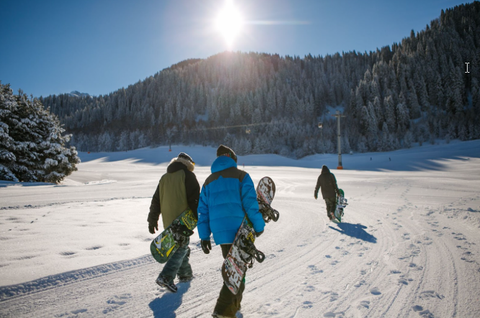 Snowboarding and Chill: The Best THC Strains for Post-Ride Relaxation